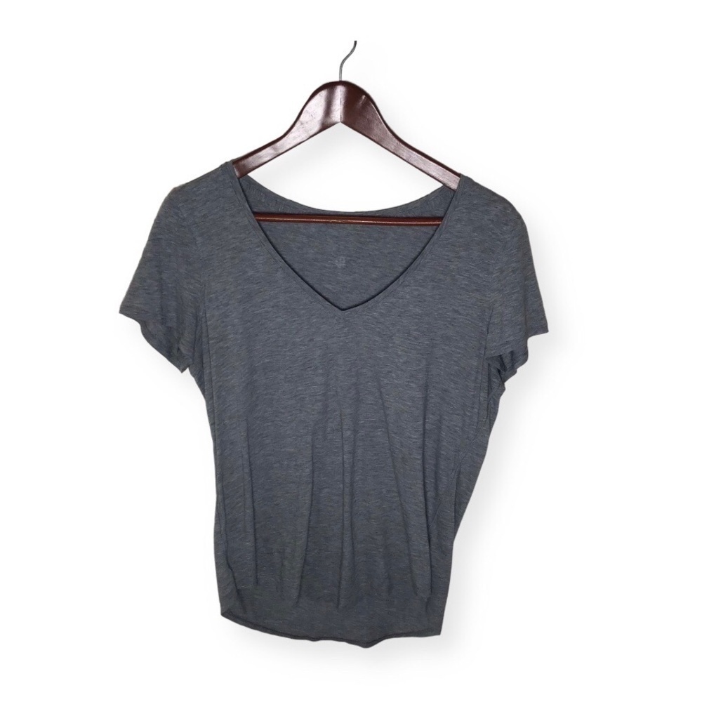 Lululemon Love Tee Short Sleeve V-Neck T-Shirt in Grey.